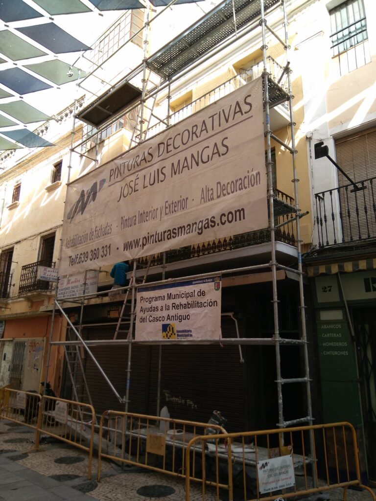 Rehabilitación de fachadas en Badajoz - Pintores Mangas