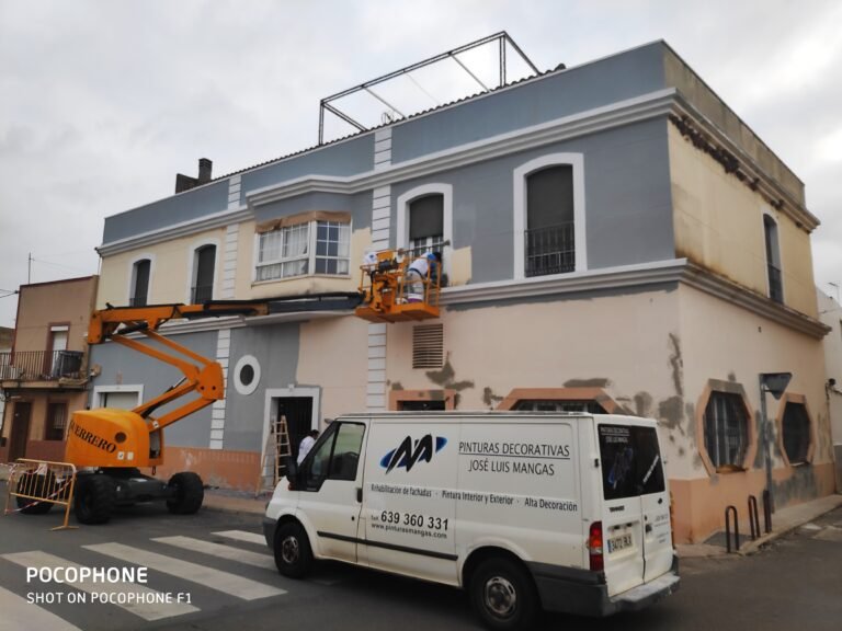 Rehabilitación de fachadas en Badajoz - Pintores Mangas