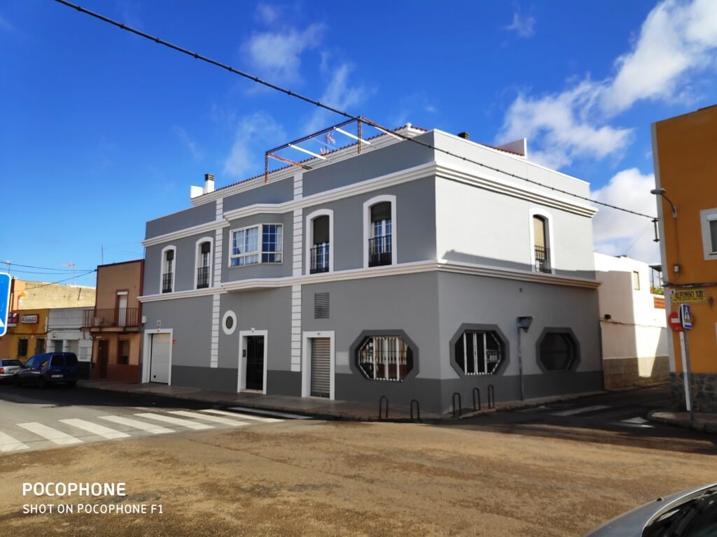 Rehabilitación de fachadas en Badajoz - Pintores Mangas