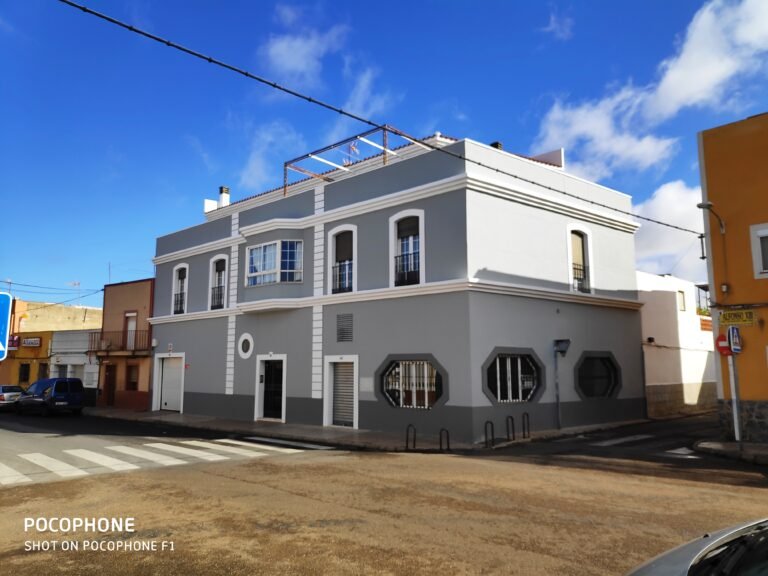 Rehabilitación de fachadas en Badajoz - Pintores Mangas