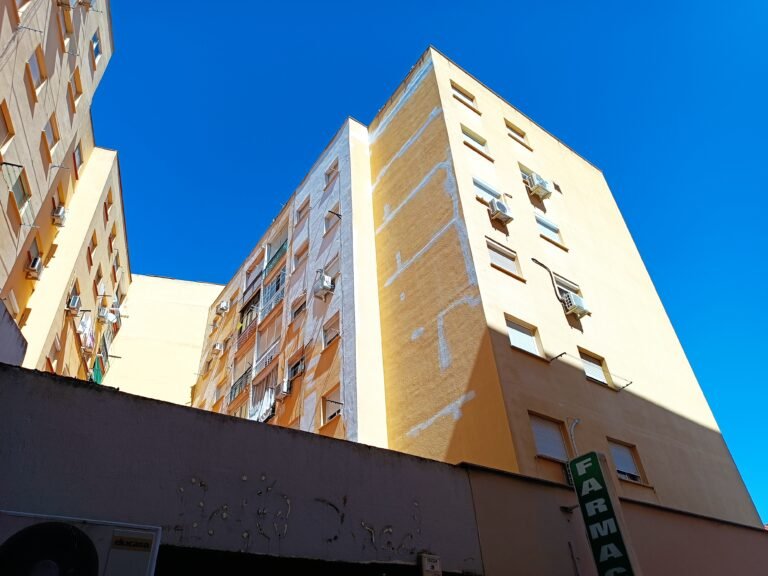 Rehabilitación de fachadas en Badajoz - Pintores Mangas
